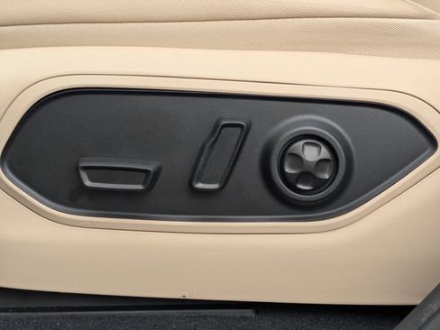 Used 2025 Jeep Grand Cherokee Limited RWD image 25