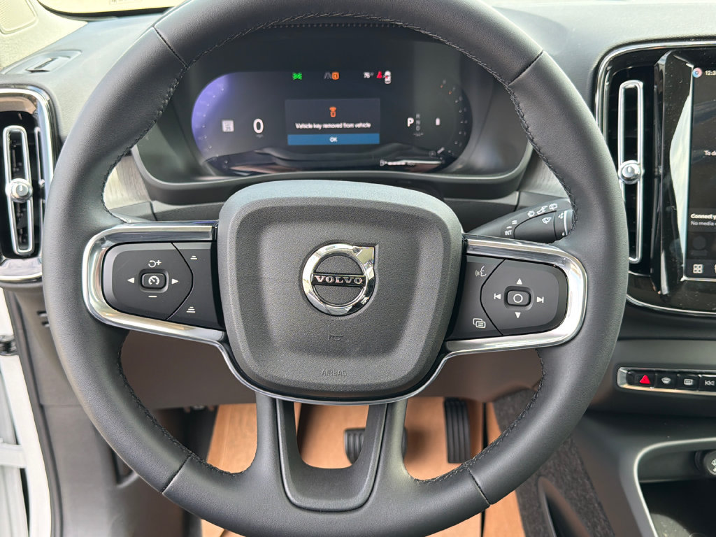 New 2026 Volvo XC40 B5 Core w/ Climate Package AWD/4WD image 12
