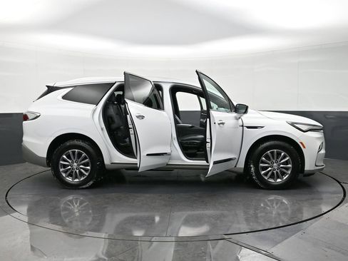 Certified 2022 Buick Enclave Essence image 29