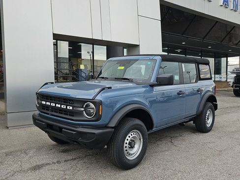 New 2025 Ford Bronco 4-Door AWD/4WD image 2