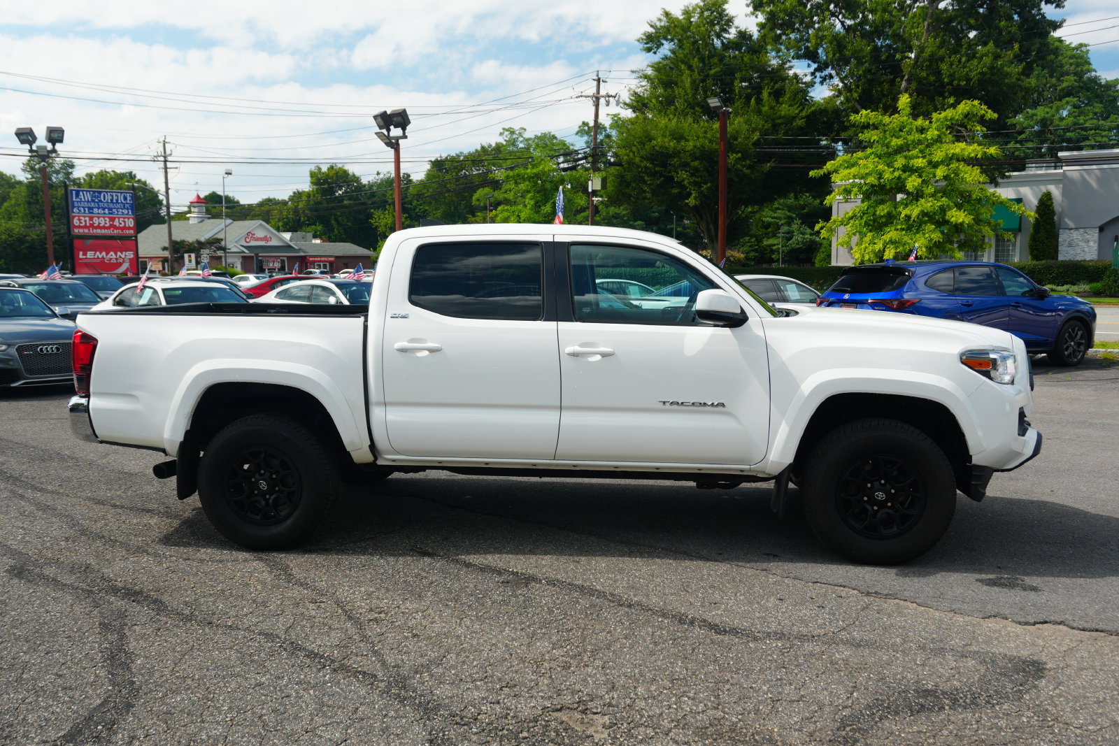 Used 2021 Toyota Tacoma SR5 AWD/4WD image 4