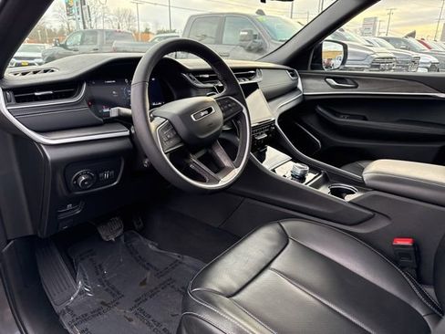 Used 2024 Jeep Grand Cherokee Limited w/ Luxury Tech Group II image 21