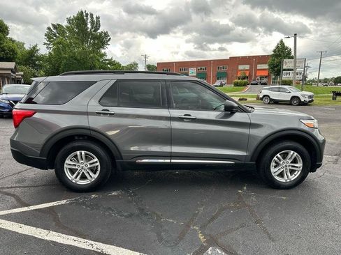 Used 2022 Ford Explorer XLT AWD/4WD image 4