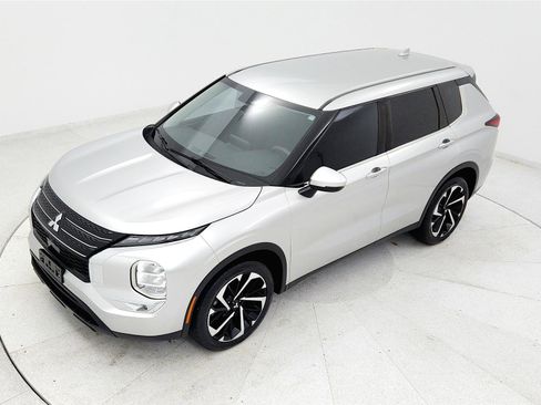 Used 2022 Mitsubishi Outlander ES FWD image 13