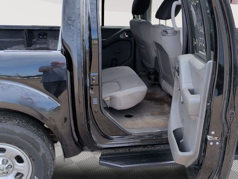 Used 2013 Nissan Frontier S image 18