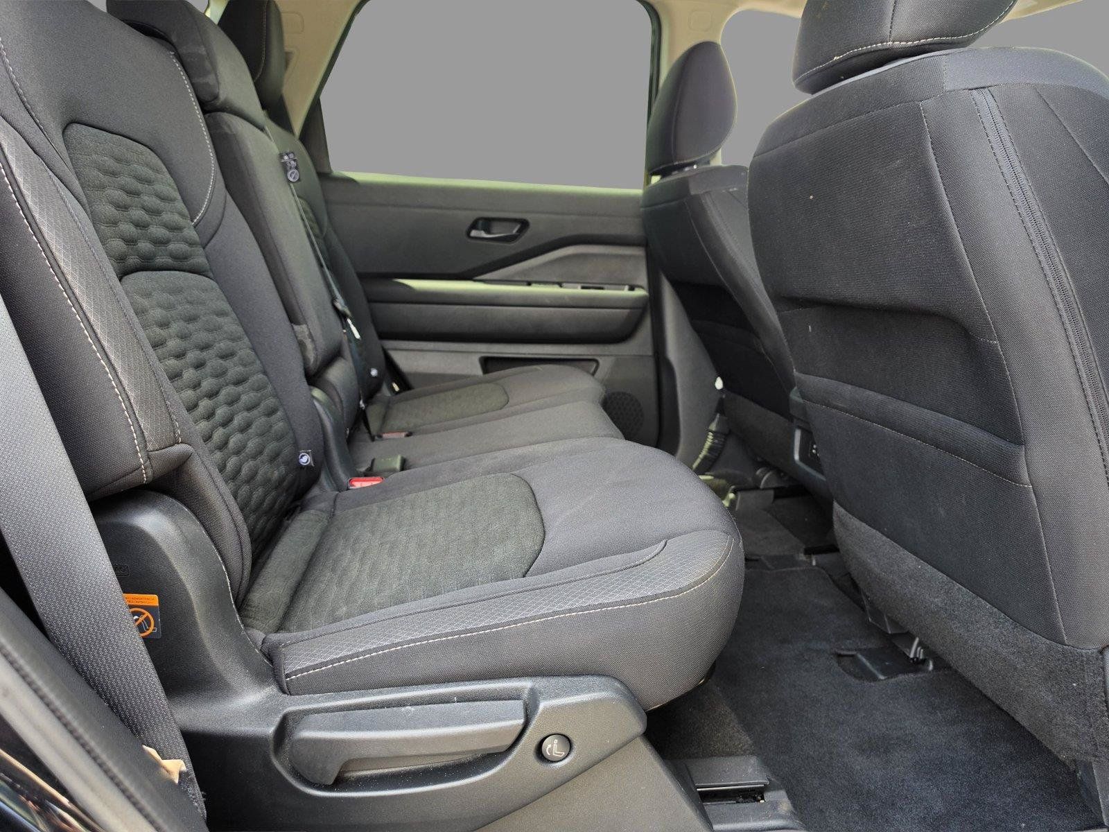 Used 2025 Nissan Pathfinder SV FWD image 29