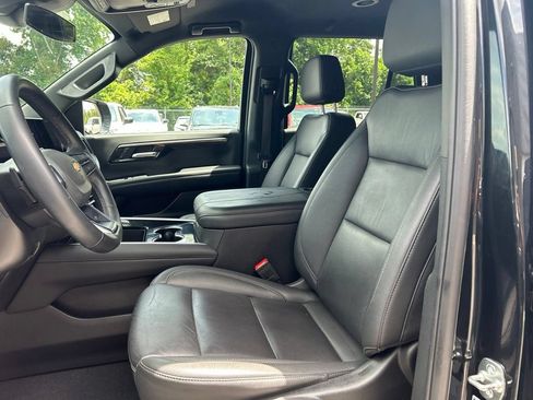 Used 2025 Chevrolet Tahoe LT RWD image 13