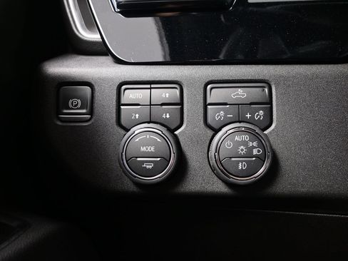 Used 2025 Chevrolet Silverado 1500 RST w/ Z71 Off-Road Package AWD/4WD image 19