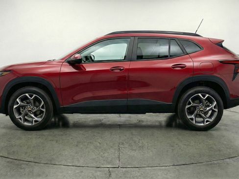 Used 2025 Chevrolet Trax LT FWD image 5