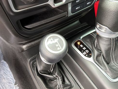 Used 2022 Jeep Wrangler Unlimited Sahara AWD/4WD image 27