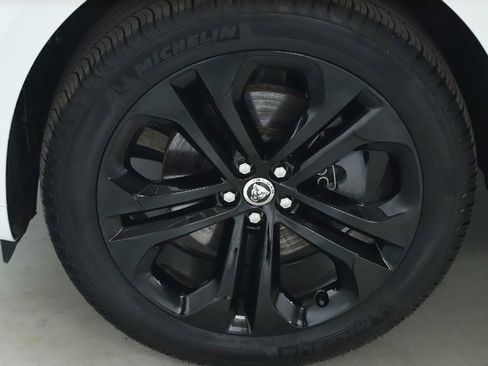 Used 2025 Jaguar F-PACE R-Dynamic S image 37