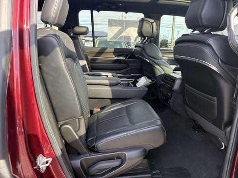 Used 2022 Jeep Grand Wagoneer Series I AWD/4WD image 7