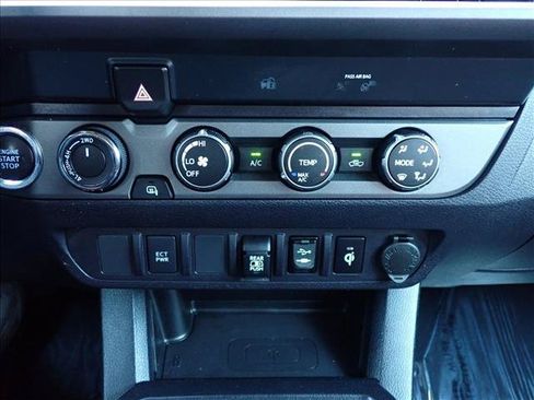 Used 2019 Toyota Tacoma TRD Off-Road AWD/4WD image 16