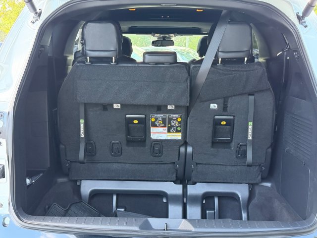Used 2025 Toyota Sienna Limited FWD image 14