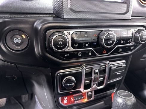 Used 2020 Jeep Gladiator Mojave w/ Cold Weather Group image 17