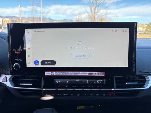 Used 2025 Toyota Sienna Platinum image 17