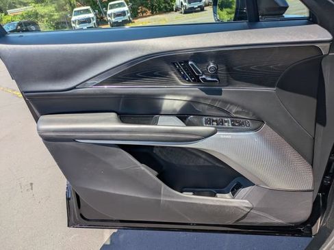 Used 2024 Cadillac Lyriq Luxury RWD image 11