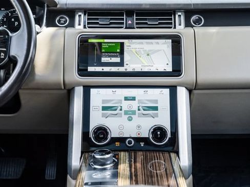 Used 2018 Land Rover Range Rover HSE AWD/4WD image 2
