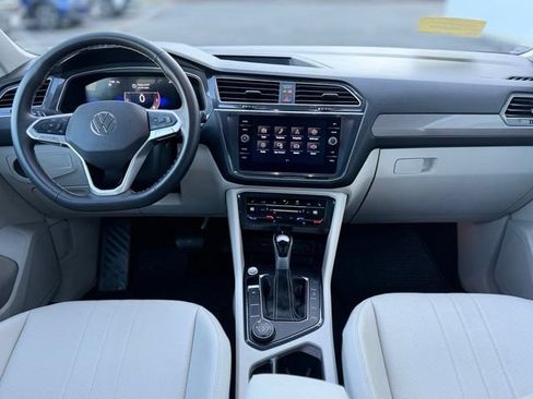 Used 2024 Volkswagen Tiguan SE AWD/4WD image 25