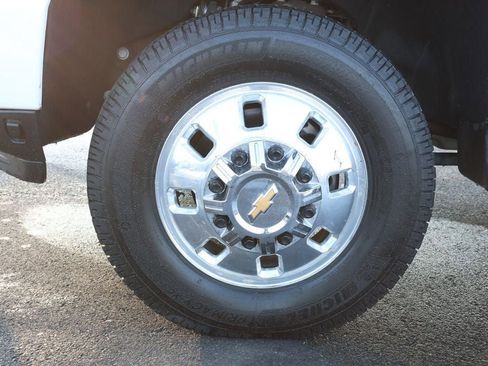 Used 2024 Chevrolet Silverado 3500 High Country w/ High Country Premium Package image 9