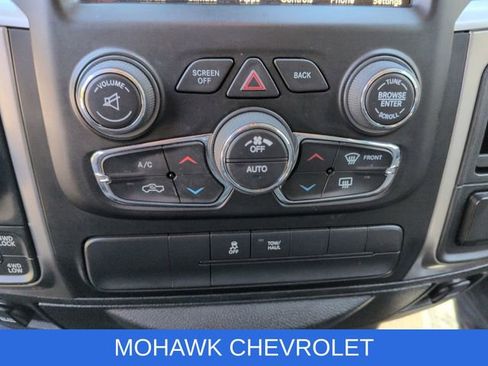 Used 2019 RAM 1500 Classic SLT w/ Luxury Group AWD/4WD image 17