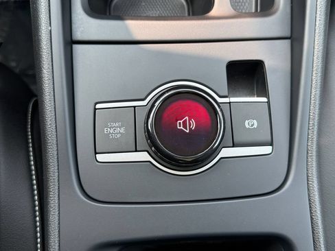 Used 2025 Volkswagen Tiguan SE AWD/4WD image 17