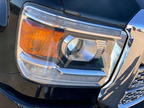 Used 2018 GMC Sierra 2500 Denali w/ Duramax Plus Package image 27