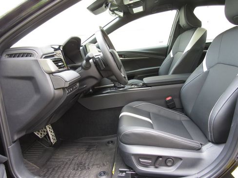 Certified 2025 Toyota Camry SE FWD image 11
