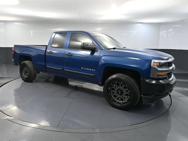 Used 2017 Chevrolet Silverado 1500 W/T w/ Trailering Package RWD image 1