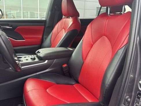 Used 2022 Toyota Highlander XSE image 9