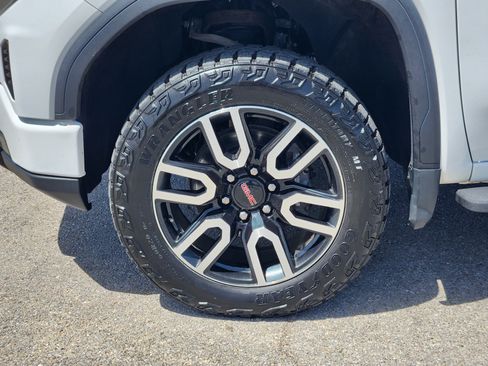 Used 2024 GMC Sierra 1500 AT4 w/ Technology Package AWD/4WD image 10