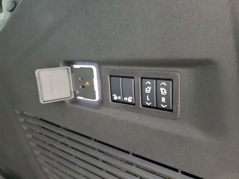 New 2026 Chevrolet Suburban RST image 36