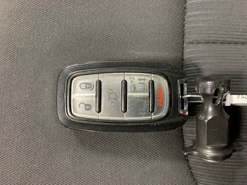 Used 2017 Chrysler Pacifica Touring FWD image 15