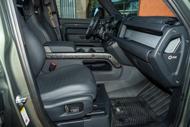 Used 2025 Land Rover Defender 110 AWD/4WD image 25