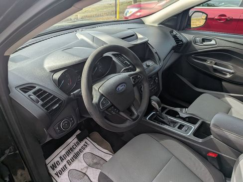 Used 2018 Ford Escape SE w/ SE Sync 3 Package FWD image 19