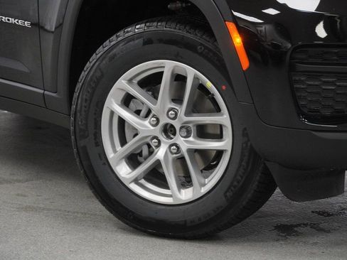 New 2026 Jeep Grand Cherokee Laredo X AWD/4WD image 4