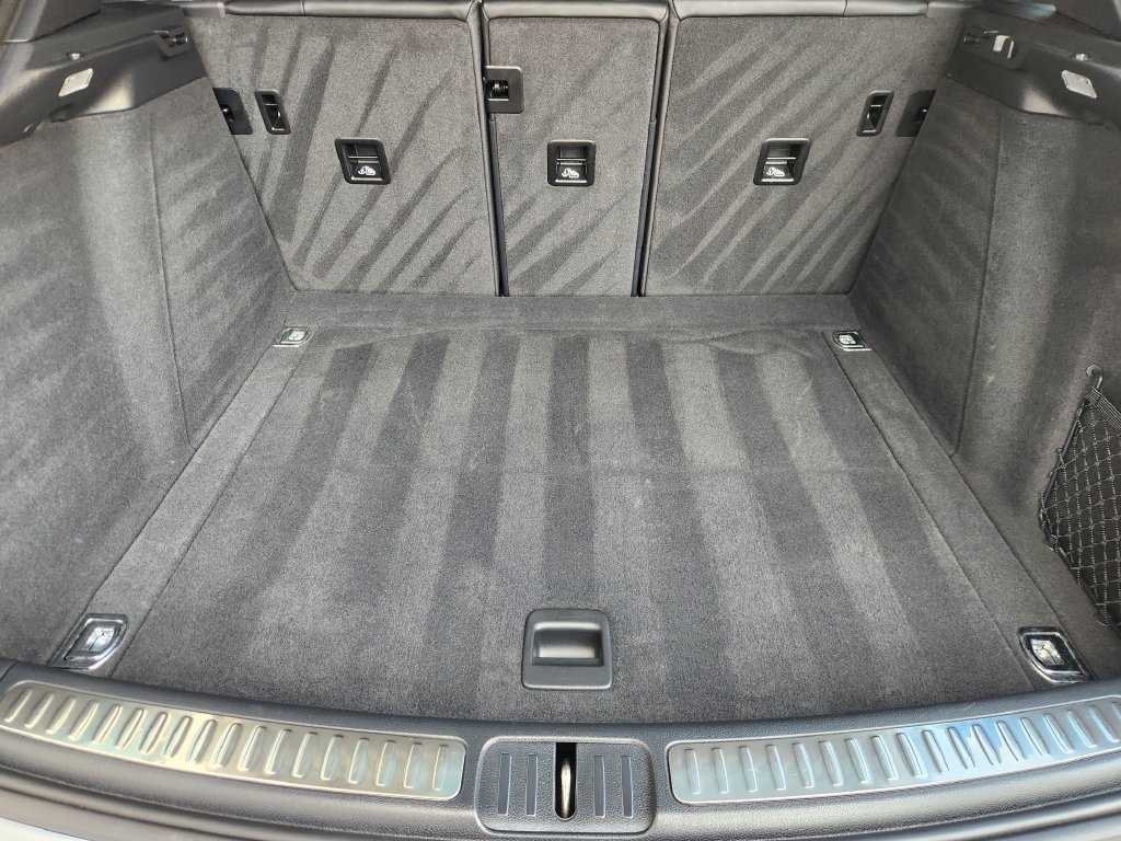 Used 2023 Porsche Macan Turbo AWD/4WD image 31