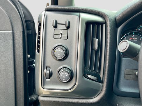 Used 2018 Chevrolet Silverado 1500 LT w/ All Star Edition image 10