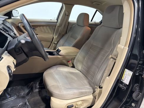 Used 2014 Ford Taurus SE image 22