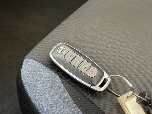 Used 2025 Nissan Versa SV FWD image 21
