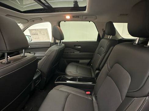 New 2026 Nissan Pathfinder SL w/ SL Premium Package AWD/4WD image 10