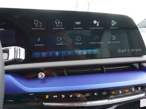 New 2026 Cadillac Optiq Luxury 1 image 19