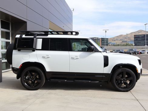 New 2026 Land Rover Defender 110 X-Dynamic SE AWD/4WD image 4