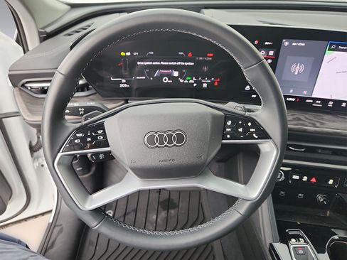 Used 2025 Audi Q5 Premium w/ Premium Plus AWD/4WD image 23