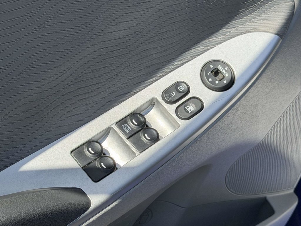 Used 2013 Hyundai Accent GLS w/ Premium Pkg FWD image 18