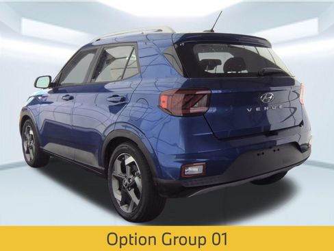 Used 2023 Hyundai Venue Limited FWD image 4