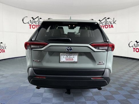 Used 2020 Toyota RAV4 XLE w/ Carpet Mat Package AWD/4WD image 7