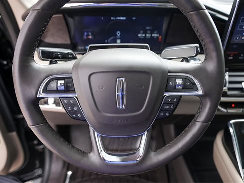Used 2024 Lincoln Navigator Reserve image 11