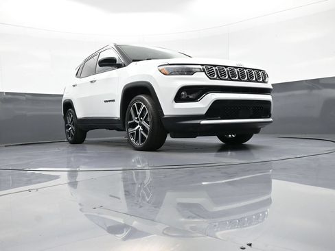 Used 2025 Jeep Compass Limited AWD/4WD image 26