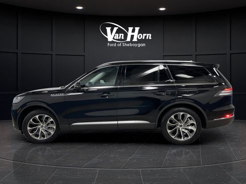 Used 2025 Lincoln Aviator Reserve AWD/4WD image 13